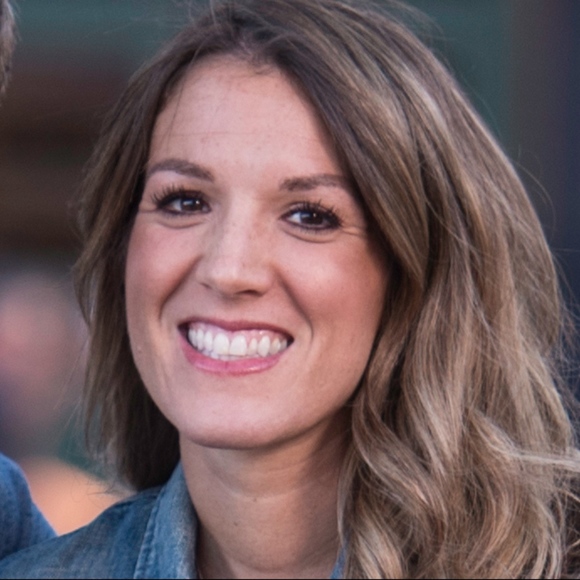 Meet your Posher, Emily - Picture 2 of 2